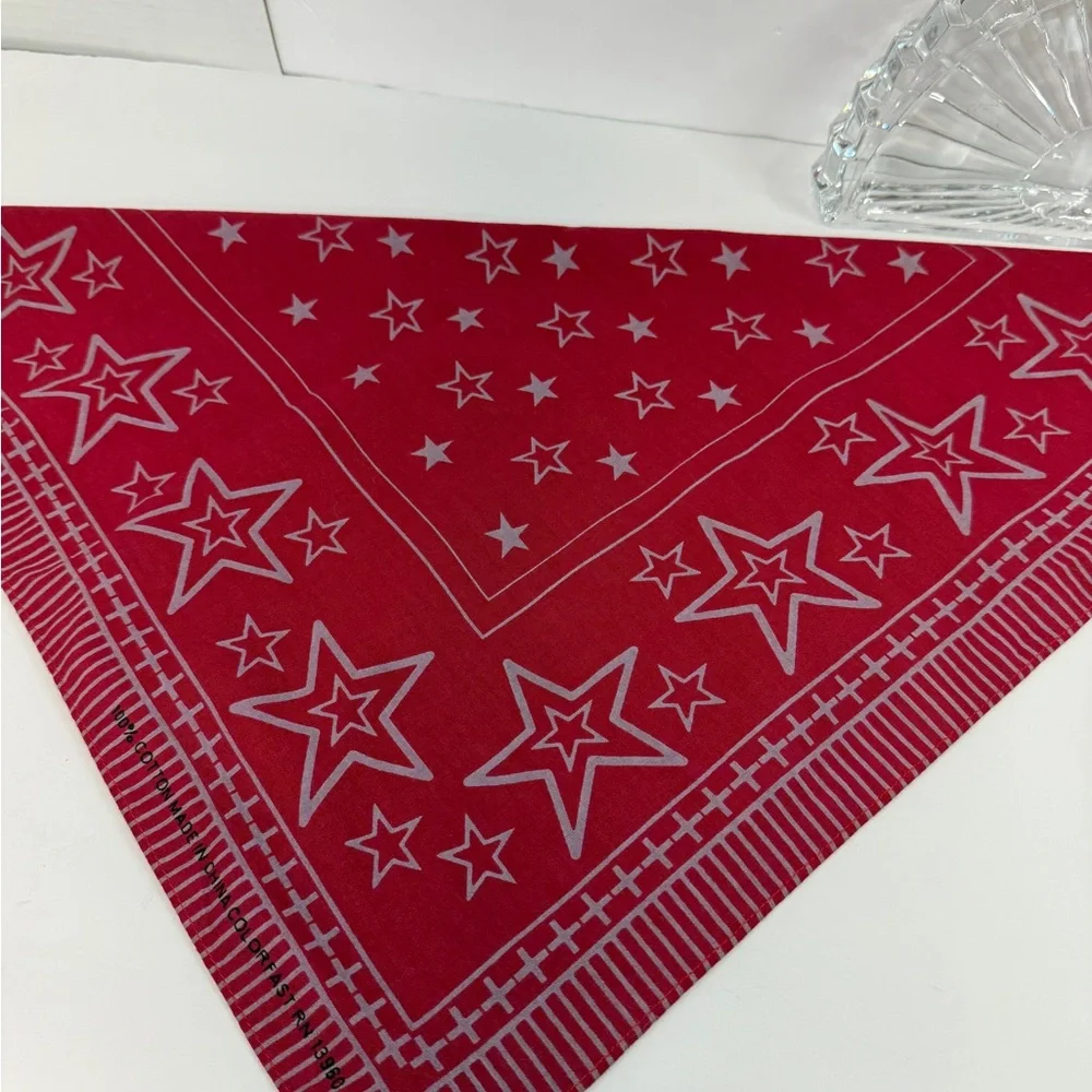⭐ Preloved Red Star Print Cotton Bandana – Classic Americana Charm ⭐